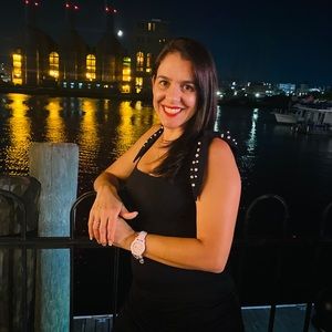 Meet your Posher, Camila